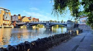 Studio flat - ideal for Heathrow & Slough Business