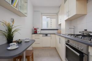 Family Apartment for 6 People in Warsaw by Noclegi Renters