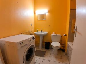 Grand T1 proche RER A, Vrai lit, Cuisine séparée, RDC