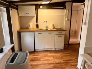 Małe mieszkanie na poddaszu w centrum