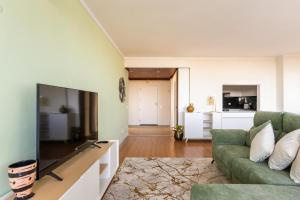 3BR Apt w Balcony and Sea View