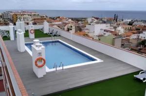 Central Studio with Rooftop Pool