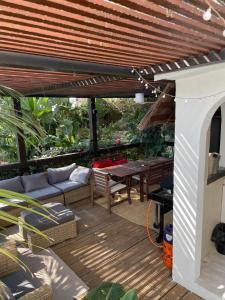 Villa Compartida con Vistas al Mar y la Montaña