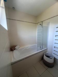 Maisons de vacances Jolie maison, idealement situee : photos des chambres