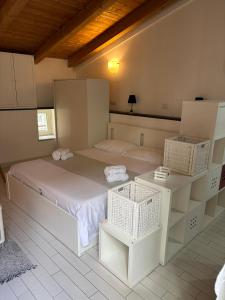 Resta Cu Mme a Chiaia