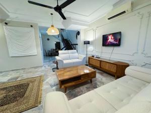 WAWASAN PUCHONG, PUSAT BANDAR PUCHONG Fully Aircon Homestay