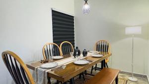 WAWASAN PUCHONG, PUSAT BANDAR PUCHONG Fully Aircon Homestay
