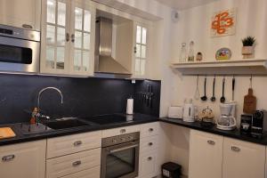 New apt at the slopes with private parking