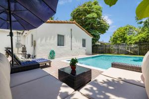 Modern 4BR Retreat with Private Pool - Near Brickell