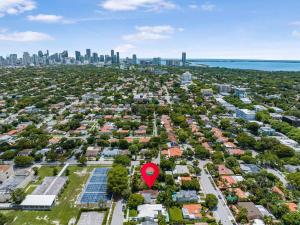 Modern 4BR Retreat with Private Pool - Near Brickell