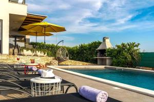 New Villa Lana with pool, sauna and whirlpool