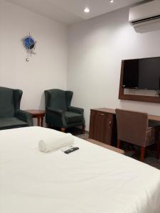Hotel Divine India Galaxy, Noida 135
