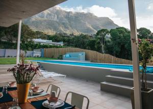 Holiday House Sabine Hout Bay