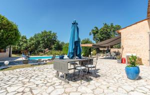 Maisons de vacances Stunning Home In Saint Cezaire : photos des chambres