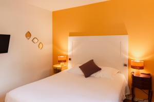 Hotels Logis Hotel-Restaurant Saint Romain : photos des chambres