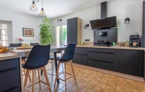 Maisons de vacances Stunning Home In Saint Cezaire : photos des chambres
