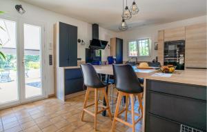 Maisons de vacances Stunning Home In Saint Cezaire : photos des chambres