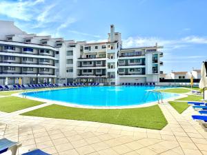 Albufeira Skylight 1 with Pool by Homing