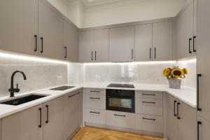 5 Star Kensington Apartment Spacious & Central