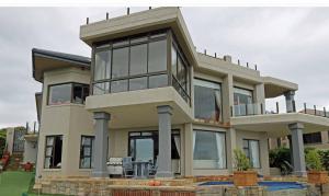 Serene Golf House