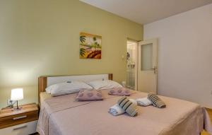 2 Bedroom Lovely Apartment In Veli Losinj 