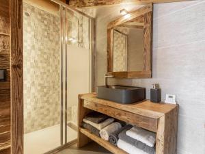 Chalets Chalet 5*, 5 chambres, SPA et sauna, proche pistes - FR-1-304-229 : photos des chambres
