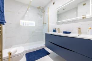 Well Located Apartment By Travel Lets Holiday Homes Derry With River View