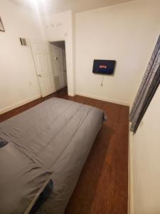 Entire Apartment Unit PLUS Private Room In Spring