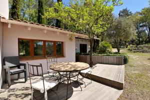 Maisons de vacances Family cottage with private pool : photos des chambres