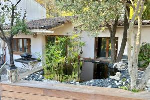 Maisons de vacances Family cottage with private pool : photos des chambres