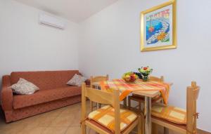 1 Bedroom Amazing Apartment In Srima 