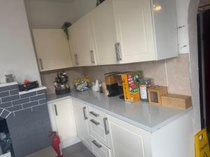 OYO Woodville Lodge Leeds