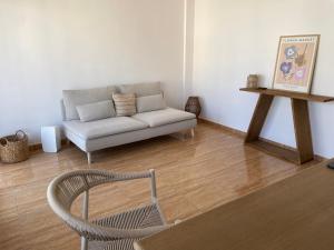 Bright apartment near the beach and port