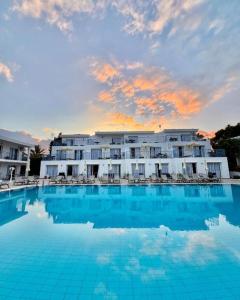 Happy Village - Latchi