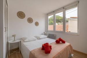Appartements Calanque de Niolon, emplacement exceptionnel 1 minute de la mer : photos des chambres