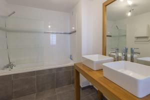 Appartements Calanque de Niolon, emplacement exceptionnel 1 minute de la mer : photos des chambres