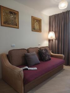 Нова 2-к Люкс Студія з Окремою Спальнею, Центр, Великий Балкон, Низький Поверх