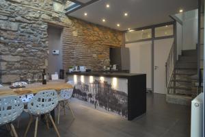 Contemporary Acropolis House