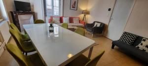 Appartements CAP COUTELLERIE - Sejours Pros ou Familles en hypercentre de Thiers : photos des chambres