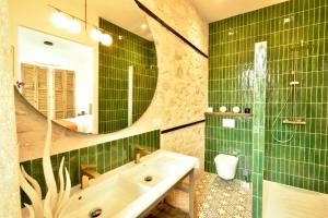 Maisons de vacances Demeure d-exception sur la place de l-eglise : photos des chambres