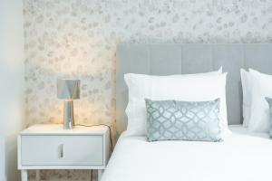 Nora Charming Apartment - Pool -10m Walk City Center