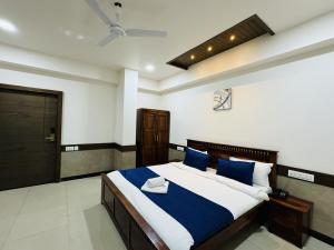 Col's Hotel Uphaar Tirth
