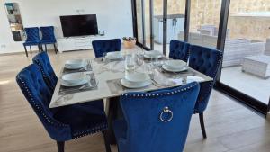 Luxury Beach Penthouse Jacuzzi Lagoon View