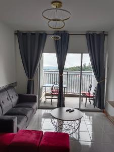 Nice Emerald Avenue suite