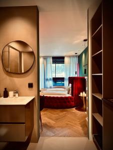 Red Velvet-Romantik Appartement mit Balkon & Flussblick - Das Alpenzeit im Zentrum mit Parkplatz