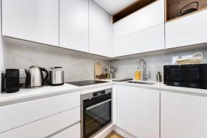 Modern 1 bedroom apartment in Ljubljana city center with covered parking