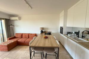 Beautiful 2-bedroom apartment with sea view - swimming pool - tennis court