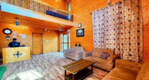 Birdsong Pahalgam 6BR Stay with Riverside