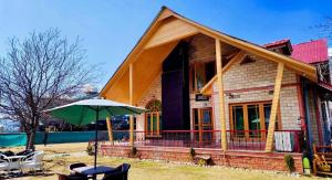 Birdsong Pahalgam 6BR Stay with Riverside