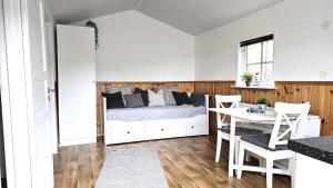 Cottage near sea, art & fishing villages on Tjörn SE09143